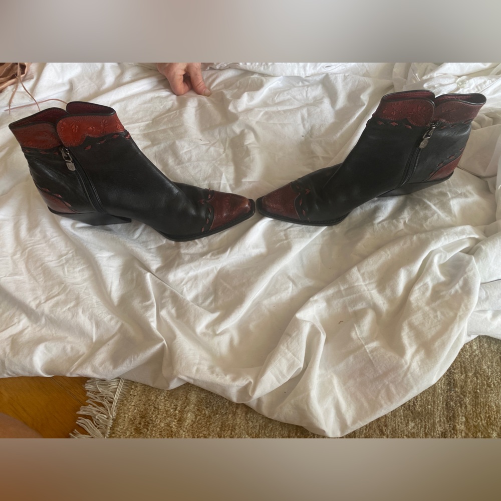 Donald Pliner boots